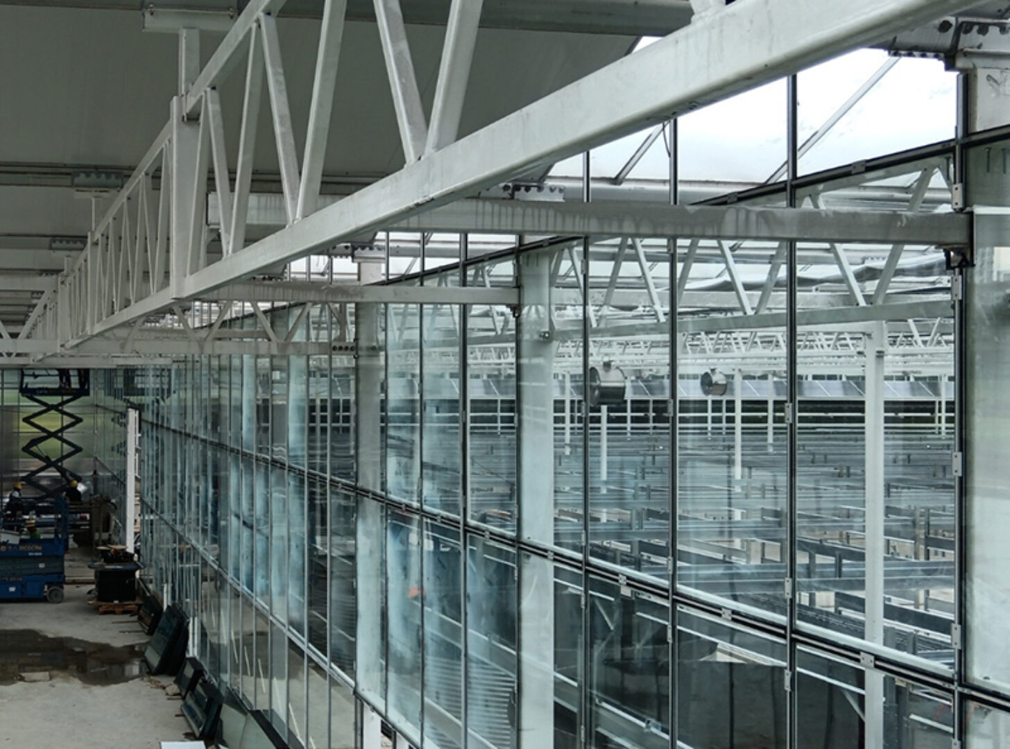 commercial Semi-closed greenhouse is suitable for large-scale planting under various harsh weather