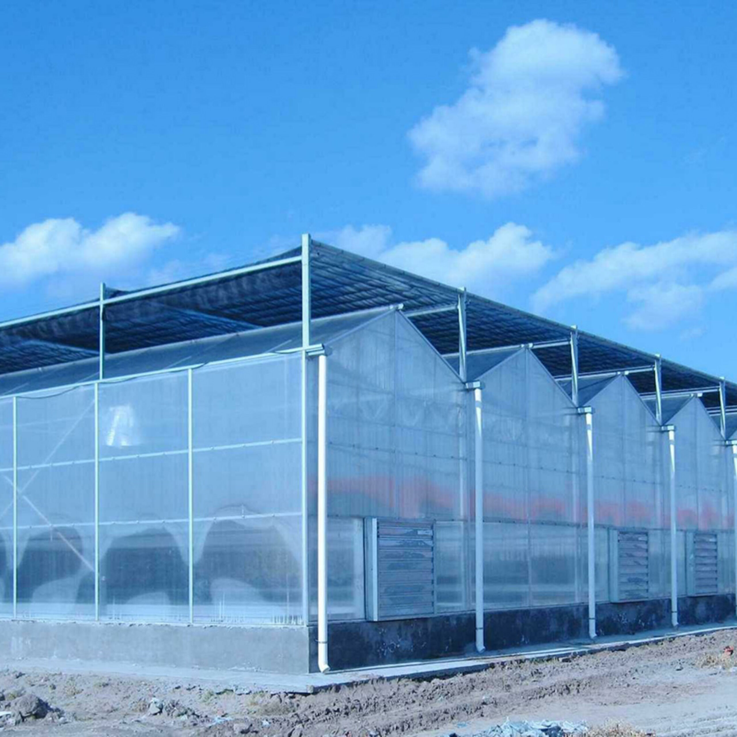 Factory manufacturing of commercial polycarbonate greenhouses for vegetable cultivation