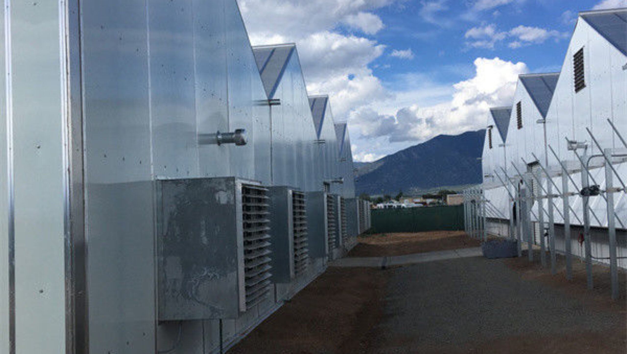Fully Automated Light Deprivation Greenhouses With Blackout System For Herb
