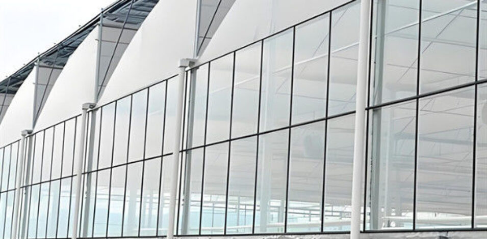 Galvanized Steel Gothic Shaped Greenhouse Snow Resistance With Ventilation System