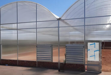 Large Multi Span Hydroponic PC Sheet Greenhouse Snow Resistance Sturdy Structure