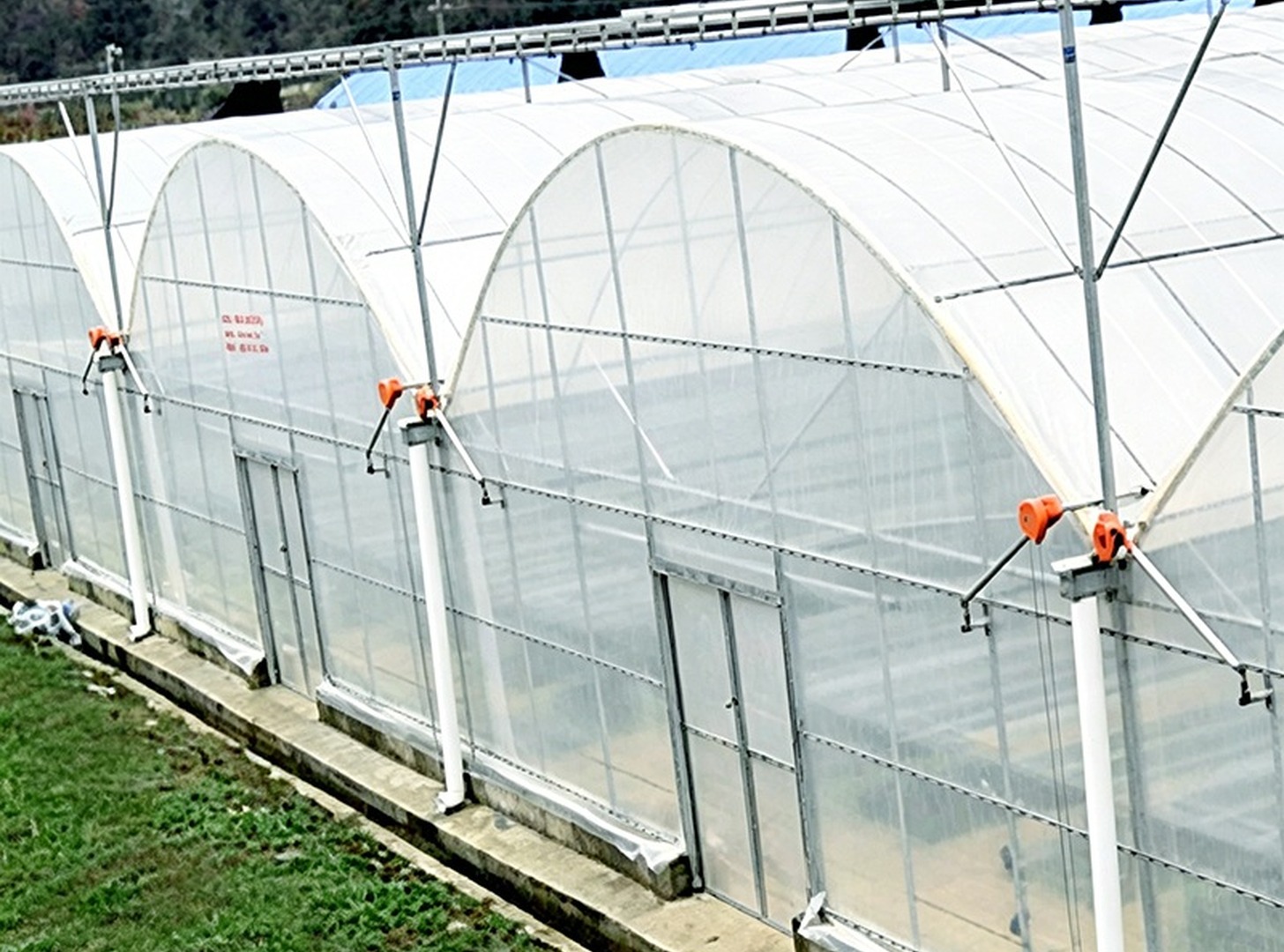 Smart multi-span greenhouse description-2