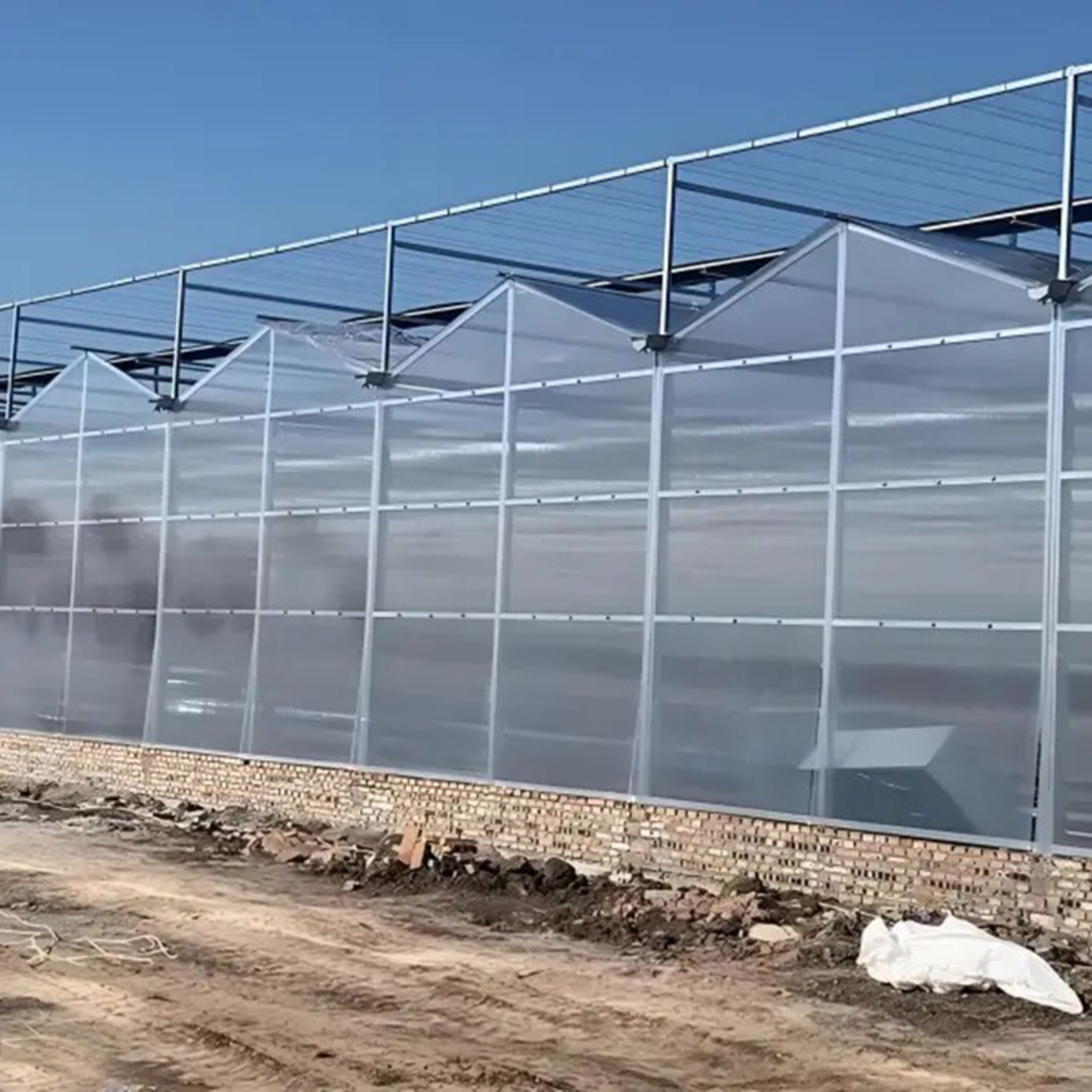 Polycarbonate greenhouse for agricultural product cultivation