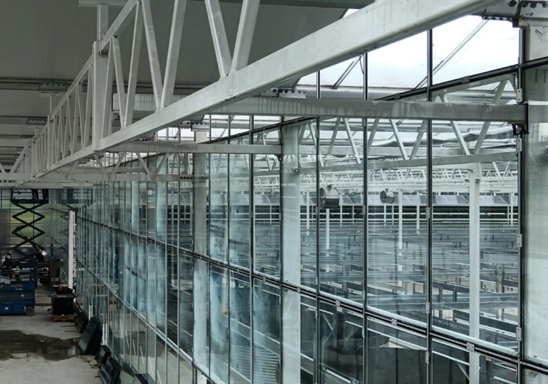 Semi-closed commercial greenhouse is designed specifically for crop cultivation in extreme climate zones
