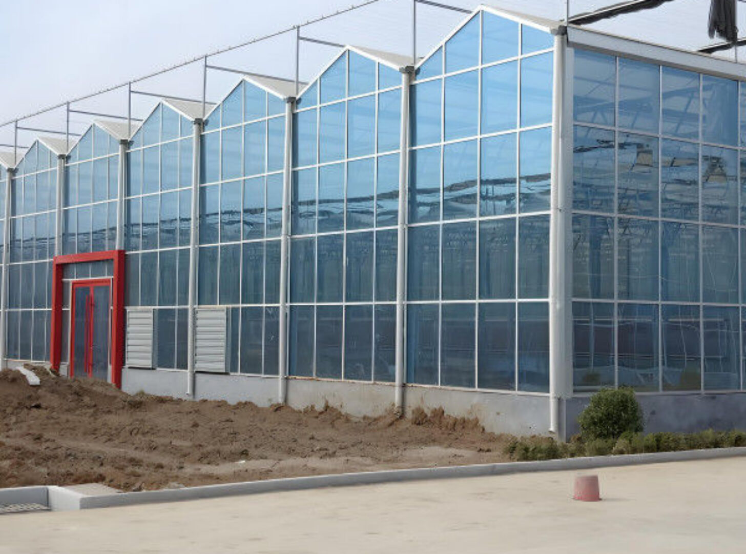Sustainable Venlo Style Greenhouse Utilizing Energy Materials and Renewable Energy Systems Supporting